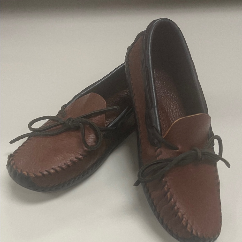 Minnetonka Brown & Black Leather Moccasins / Slippers size 7.5